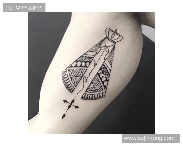 足球明星女生的后背纹身艺术与个性魅力的完美结合 足球明星女生的后背纹身艺术与个性魅力的完美结合