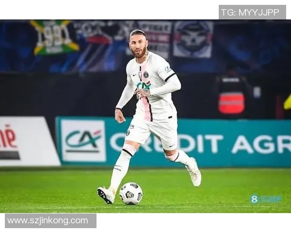 帅气足球明星拉莫斯的传奇人生与场上风采全解析