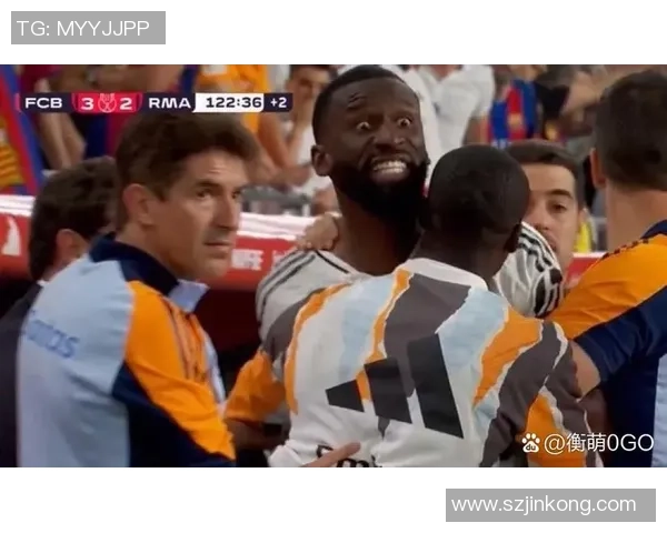 足球明星在比赛中遭遇挑衅愤怒竖中指引发媒体热议与球迷讨论